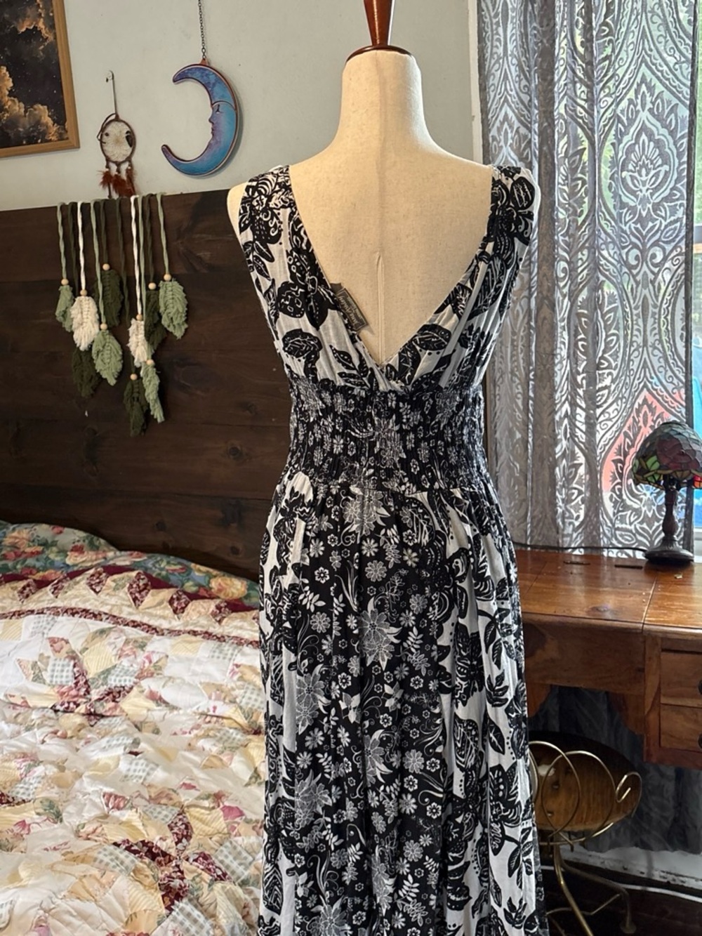 Jane Ashley Black & White Floral V-Neck Maxi Dress - Picture 4 of 7